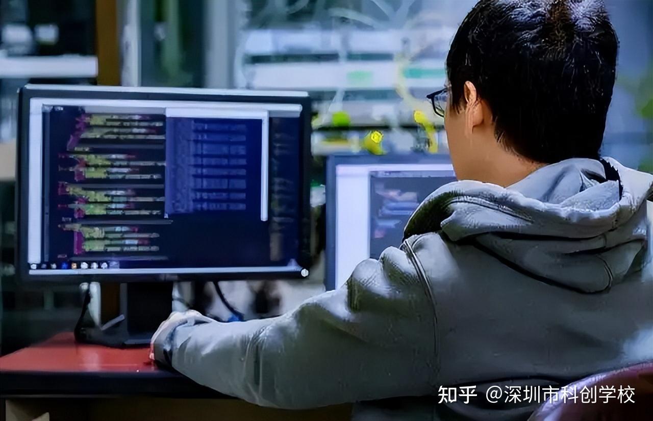 軟件開發培訓 互聯網時代的黑馬職業，就業前景名副其實的高